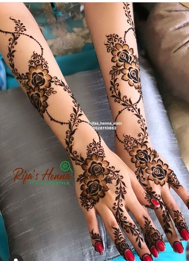 Floral Henna Art For Trendy Brides