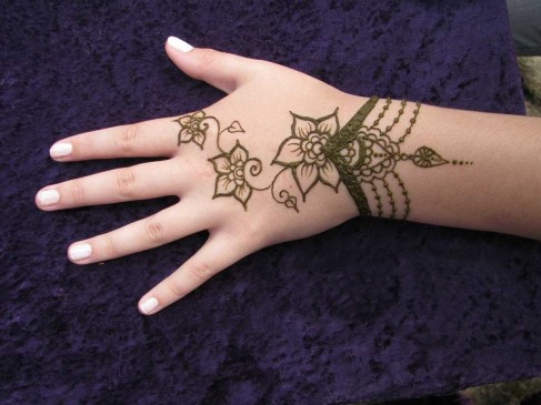 Modern Arabic Mehndi Design on Wrist