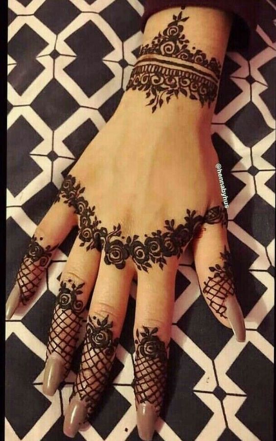 Bridal Mehndi with Traditional Features