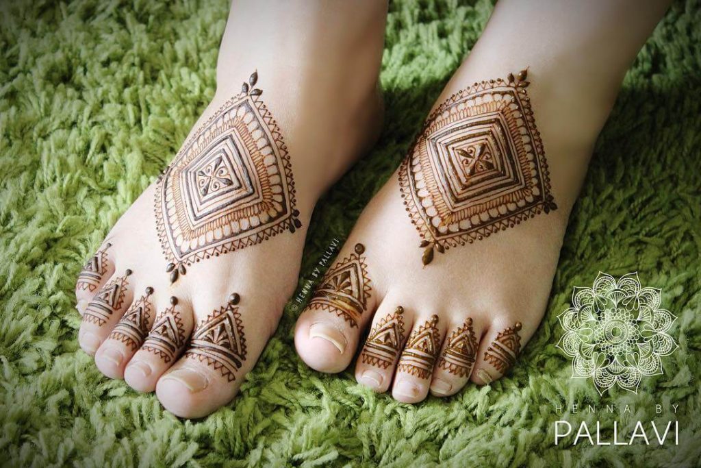 Delicate Arabic Feet Mehndi
