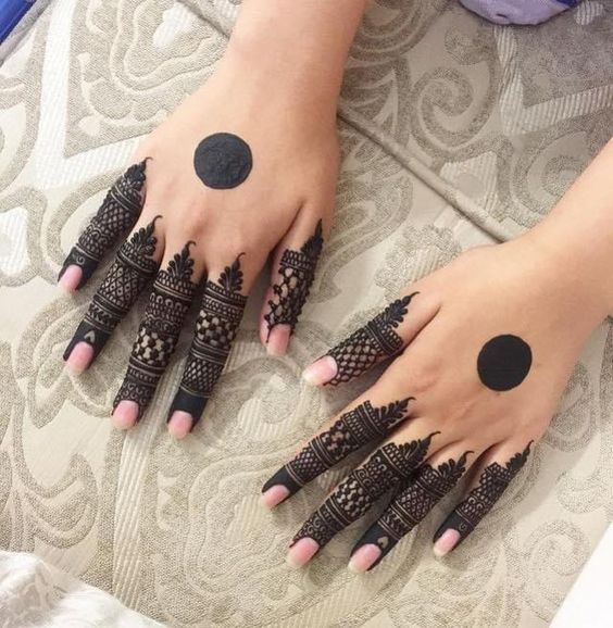 Finger Mehndi Design with Unique Details