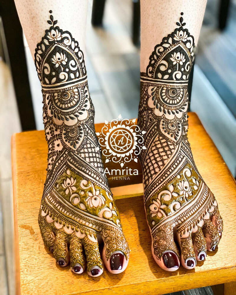 Intricate Mehndi on Feet