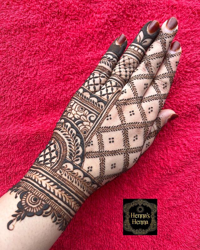 Jaalidaar Arabic Mehndi Design