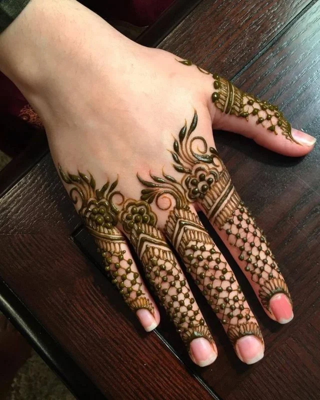 Mesh Finger Mehndi