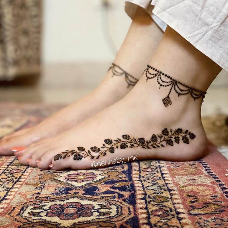 Minimal Feet Mehndi Design